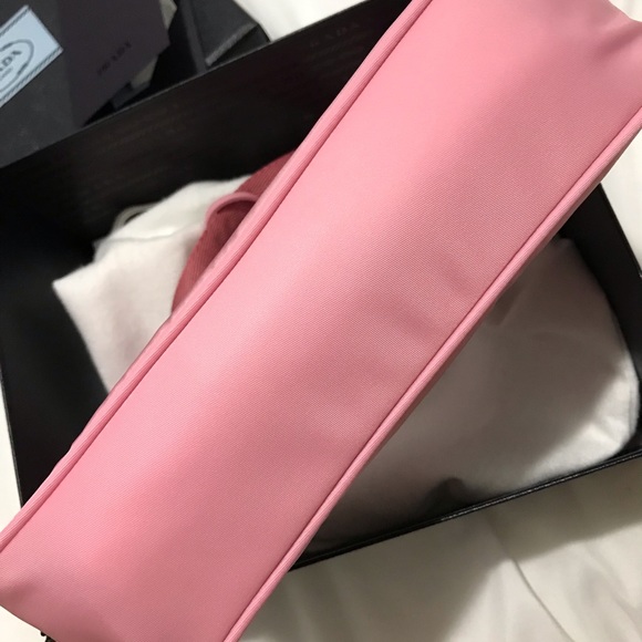 SOLD Brand New Prada Re Edition 2000 - Picture 3 of 8